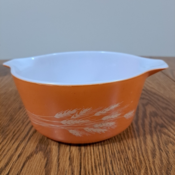 Pyrex Vintage Orange Casserole Dish With Handles Wheat Pattern 1.5 Liter - Picture 1 of 8
